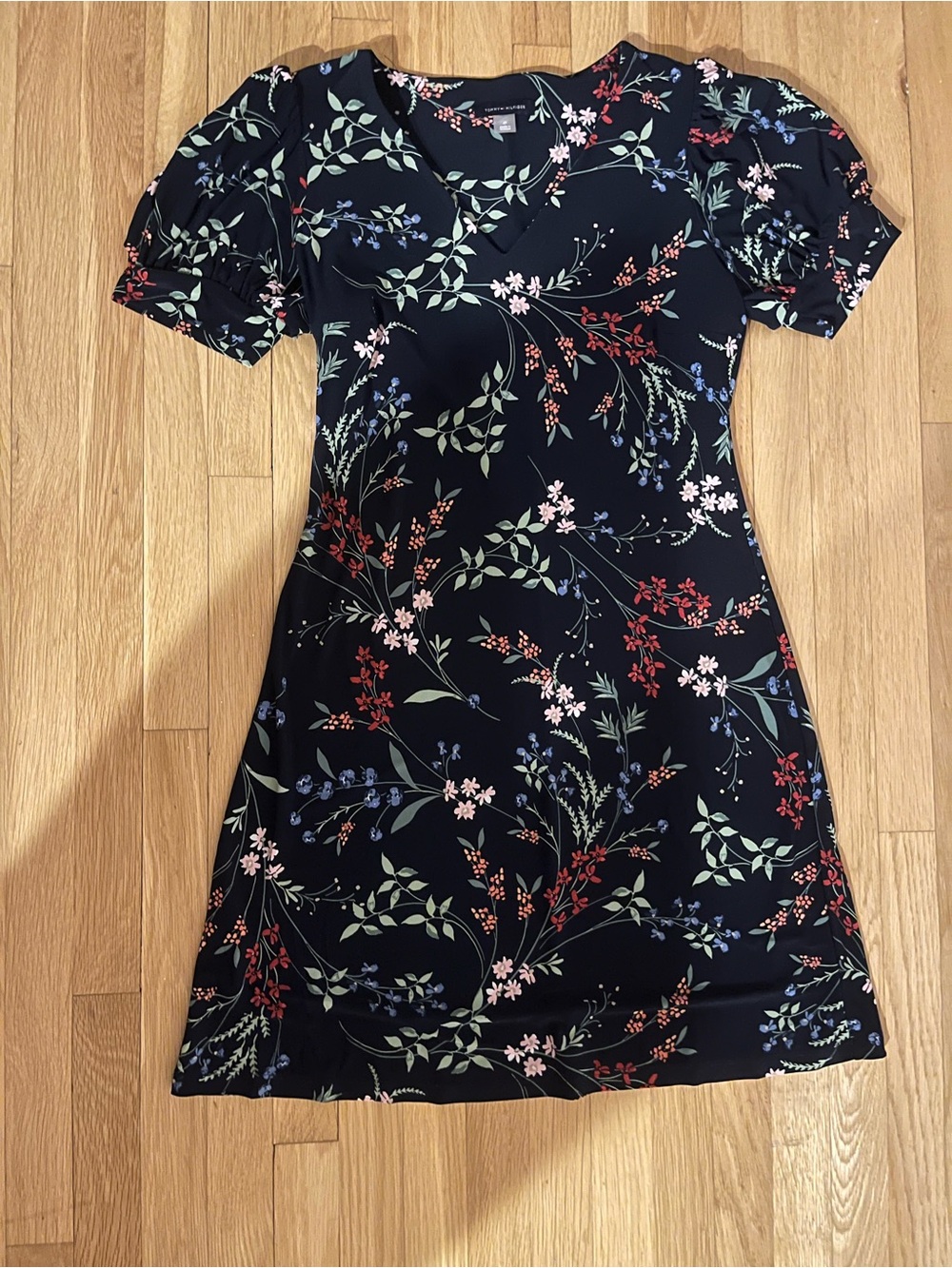 Tommy Hilfiger Navy Blue Floral Short-Sleeve Dress with V-Neck size 4 Petite 4P